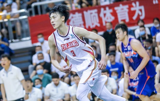 山东男篮发布备战花絮;冲刺阶段官宣签约;NBA总决赛任务艰巨;资深球员宣示担当的简单介绍 山东男篮发布备战花絮;冲刺阶段官宣签约;NBA总决赛任务艰巨;资深球员宣示担当的简单介绍